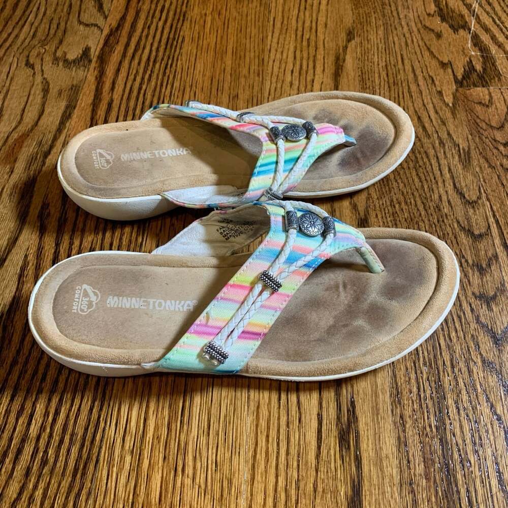 Minnetonka Silverthorne 360 Size 8M Multicolor Fabric Sandals